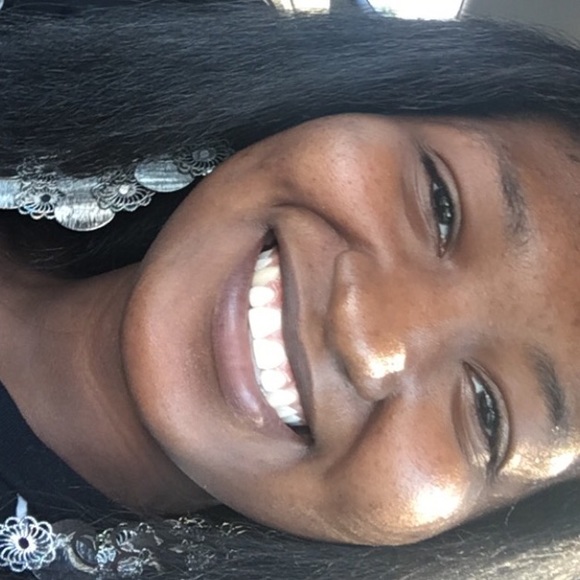 Meet your Posher, Aliyah - Picture 1 of 2